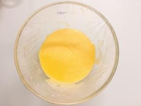 盖上保鲜膜放入冰箱冷藏一小时左右即可