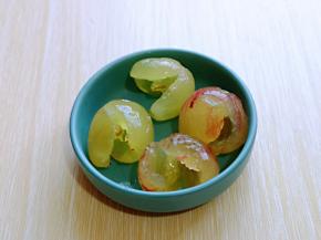 提子去皮，去籽。