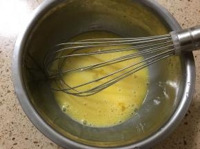 加入淡奶油再次拌匀。