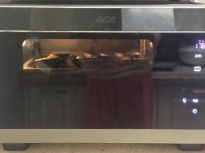 烤箱提前5分钟预热，上火178度，小火172度，中层，17分钟。分不了上下火的就用175度。