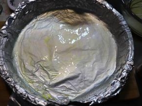 用小刷子涂抹均匀。