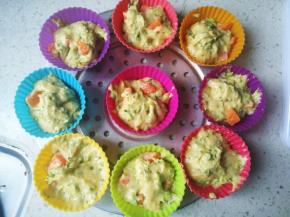 盛入模具，八分满