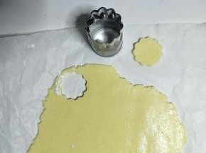 用模具刻出形状