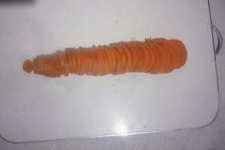 放凉后切成厚度2mm左右的薄片