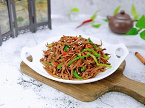 盛出装盘，撒上熟白芝麻。