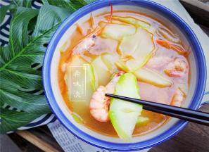 这样一道汤经常煮给孩子吃非常棒的，味道还鲜甜。棒菜经过煮制变的软嫩不失爽脆，虾油的加入口感提升，每次这个汤煮出来，喝的一滴都不剩，棒菜到五月基本开始变老了，要吃现在赶紧的哦，别错过了！