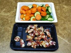 青瓜、红萝卜、腊肠切片