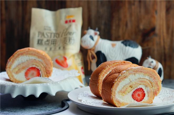 鲜果草莓蛋糕卷