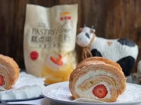 这样子一份鲜果草莓蛋糕卷就完成啦。