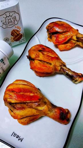 时间到，香喷喷的蜜汁鸡腿做好了。