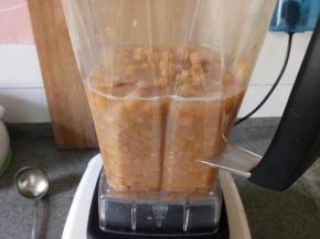 用破壁机加点水打成糊状