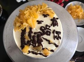 再放入果肉，一款如意的蛋糕就做好了