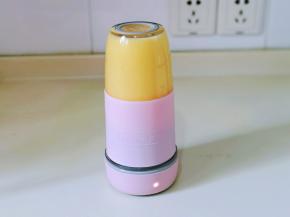 倒扣在台面上，启动打成果汁。