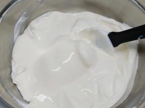 先用翻拌刀翻拌均匀。