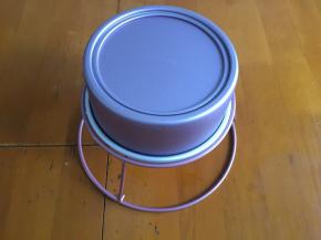 出炉后轻震两下震出热气，倒扣冷却后脱膜