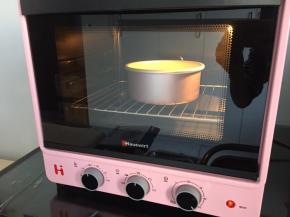 放入预热好的烤箱140度，上下火60分钟，中层