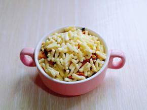 撒上马苏里拉芝士。