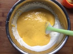 淡奶油和酸奶芒果混合