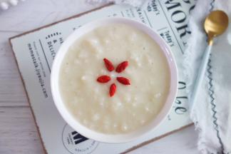 最后撒上枸杞做装饰