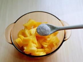 加入食用盐，泡10分钟