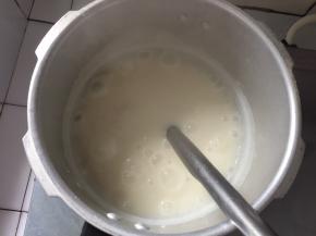 大火熬开，关小火熬40到60分钟左右