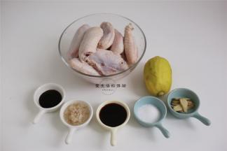 准备好食材，鸡翅最好买新鲜的，味道好也卫生。