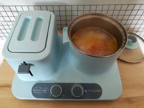 放入泡过的粉丝煮软