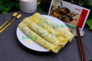 这个平底锅是美亚不粘锅，用来煎鸡蛋香葱饼省油，导热快，受热均匀，煎出来香葱，香味十足，软香细腻，不粘锅。