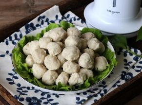 想吃鱼丸不用买，在家做干净卫生又好吃