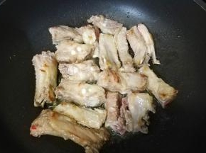 翻另一继续煎至焦黄