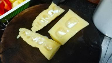 笋里均匀蘸上淀粉