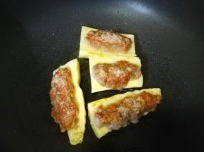 翻面煎笋面，盖上盖子1分钟后可上碟