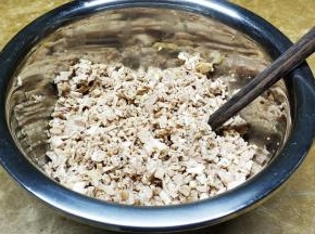 肉肉煮熟剁碎或直接生肉搅碎