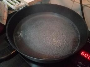 准备一锅开水。