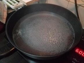 准备一锅开水。