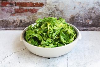 将荠菜清洗干净。