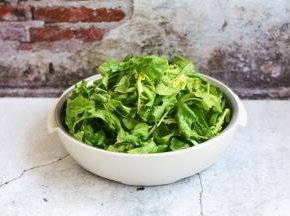 将荠菜清洗干净。