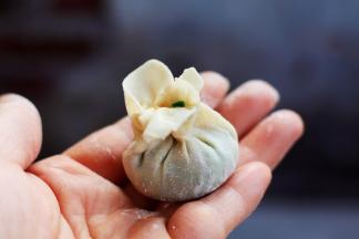 紧紧的收住口即可。