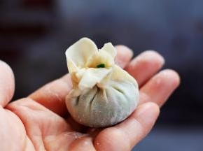 紧紧的收住口即可。