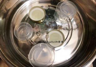 盖子用开水微微烫一下