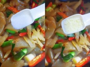 放盐和鸡精调味