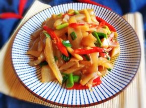 酸辣美味的一盘下饭菜。