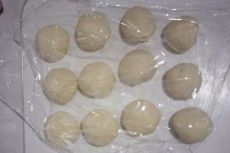 依次做好，盖保鲜膜防止水分流失