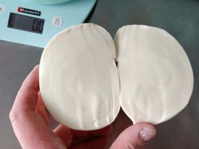 揉成功的面团切开后切面光滑无气孔