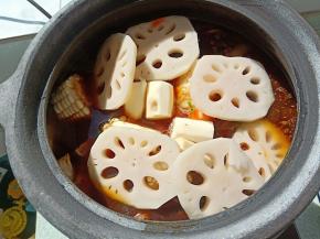 排骨炖至8.9分熟时加入配菜