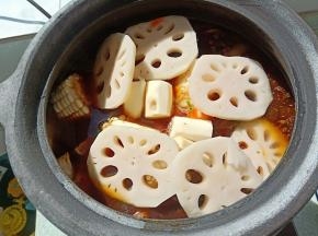 排骨炖至8.9分熟时加入配菜