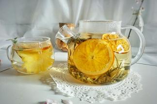 倒入80~90度的热水即可