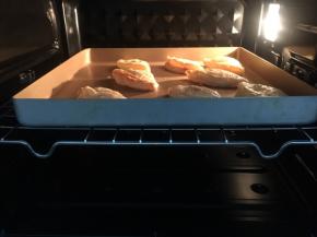 再次放入烤箱上下火200度，烤10分钟，表面上色即可