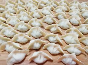 看看包好的饺子。