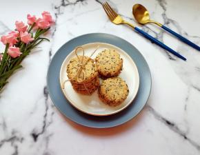 低油低糖的麦片芝麻核桃酥。